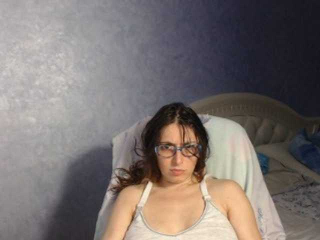 Fotod LisaSweet23 hi boys welcome to my room to chat and for hot body to see naked in private))