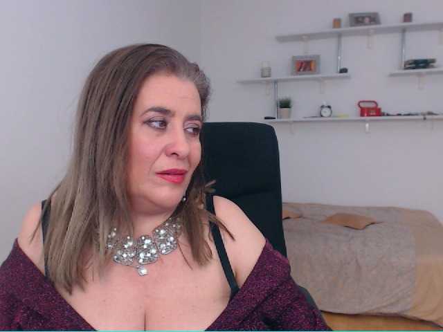 Fotod MarissaSerano Hi guys, here are the most gorgeous natural huge breasts waiting for you 50 tokens