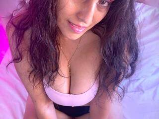 Erootiline videovestlus MaeMoore