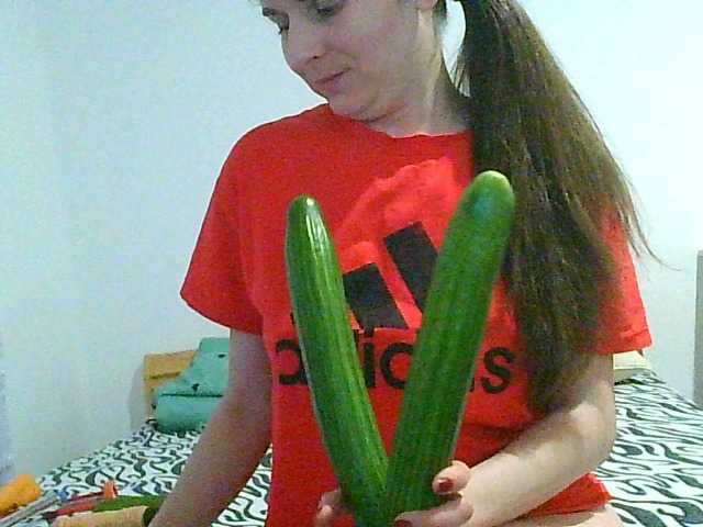 Fotod MagalitaAx go pvt ! i not like free chat!!! all for u in show!! cucumbers will play too