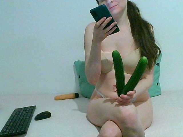Fotod MagalitaAx go pvt ! i not like free chat!!! all for u in show!! cucumbers will play too