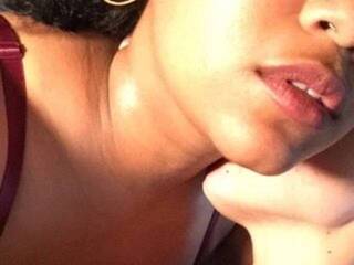 Erootiline videovestlus makemecuum