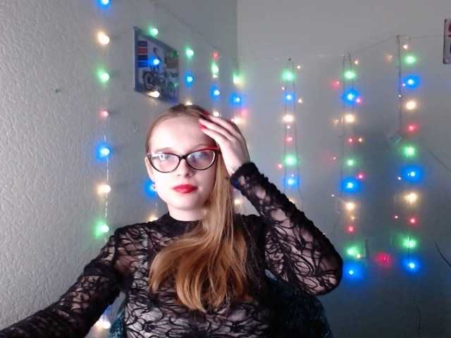 Fotod MamaMiaQ Hi guys! glad to see everyone on my broadcast! love to communicate and play different games! Play with me I'm bored. Please help with the tokens.