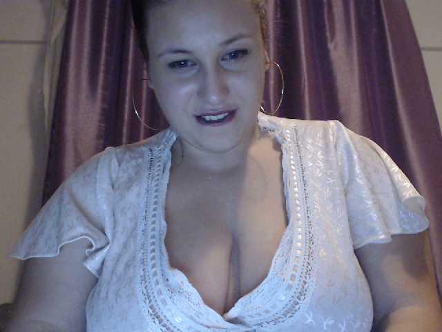 Fotod mapetella hello guys! make me smile and compliment me on note tip !!! @222 naked (lovense on)