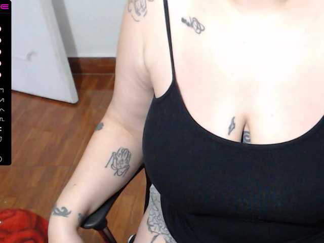 Fotod Mary-wet ♥ hi guys welcome.. we play ♥flash pussy 70 tks♥ flash open ass 90tks ♥ ask me for more ♥ #bigtits #milf #latina #colombia #squirt