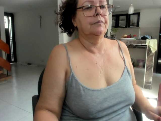 Fotod maturekarime Mature woman hairy and bbw,: tits 30, pussy 35, ass 25, all naked 100, masturbate and cum 120