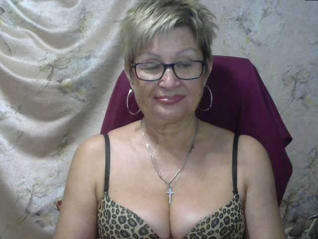 Fotod MatureLissa Who wants to see mature pussy ? pls for @total English and German