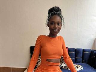 Erootiline videovestlus Melaninebonyxxx