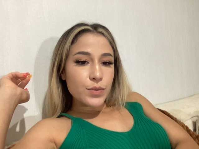 Fotod Melyna_ Chaque 500 tokens envoyer en LIVE un album personnalisé pour toi ❤️‍