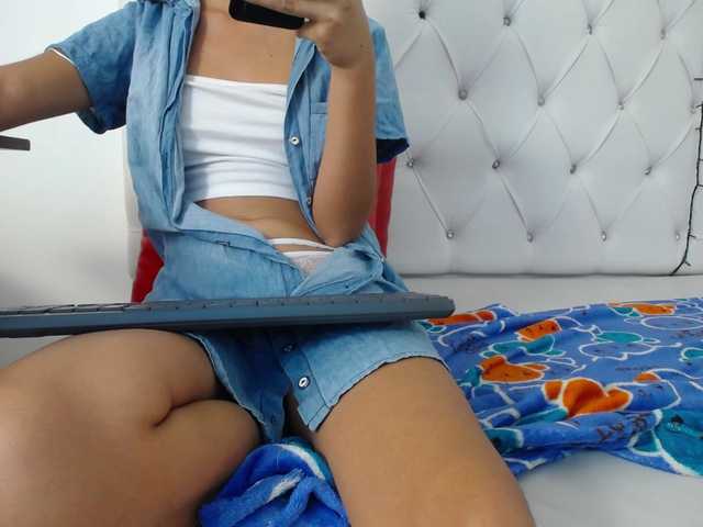 Fotod Mia-Girl18 lets play, you send tips and ask what you want me to do, lets have fun