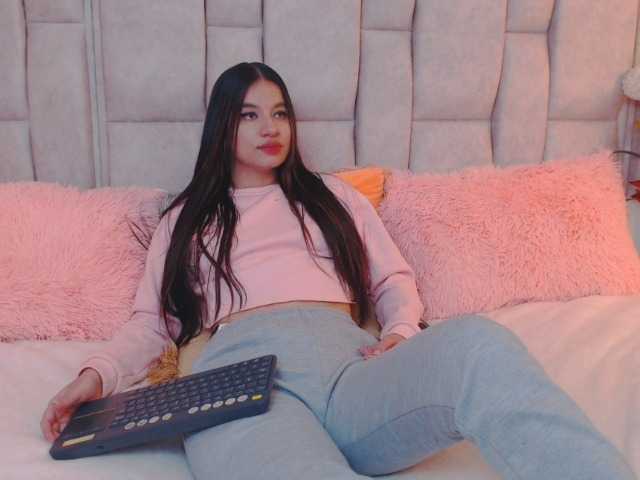 Fotod MiaDunof1 hi guys i want you to vibrate me .im addicted to feeling , pink toy ready mmm lets fuck me