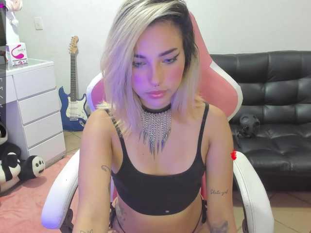 Fotod MichelleLarso Hi! Welcome to Michellelarsson_'s room. Can you help me relax? :р ♥ Butt plug and vibro sh➊w! ♥ Lush on! ♥ Multi-Goal : #cum #smalltits #squirt #lovense #anal #cum