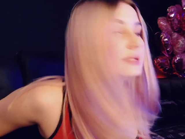 Ringhäälingupildid MillaDoll