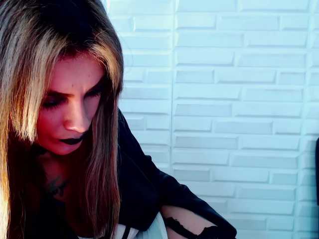 Fotod MollyReedX Naughty Tiffany wants a good fuck, can someone put something hard inside me really hard? @goal♥lovense on♥pvt open 626