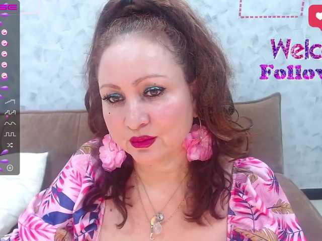Fotod MommyQueen Hi guys. Welcome ...my room. I am mommy queens. mature, I like. fantasy and kamasutra. let's go my goal 500 tk. #mature #deeptroat #blowjob #latina #new