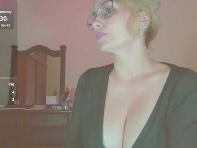 Fotod myloverlee In silence, the children are at home,With 1 tokens, active vibrator, wet my pussy...HORNY FOR YOU,FAV 55