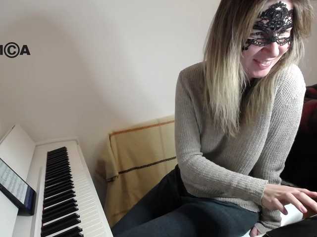 Ringhäälingupildid PianoGirl