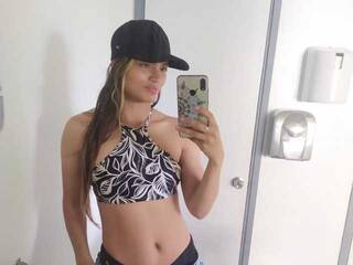 Erootiline videovestlus NikkiHanson