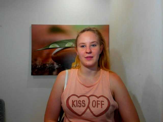 Fotod nikkipeach18 THE LAST DAY HERE!!! Welcome in my #horny room! Come and #cum with me and enjoy this #hot day together :* #blonde