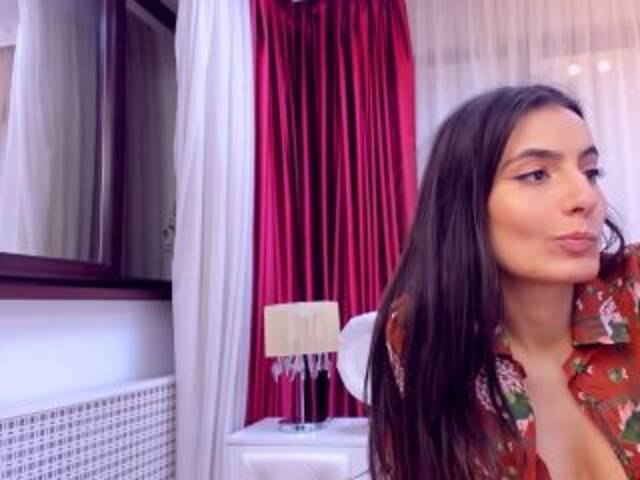 Ringhäälingupildid NinaCrystal