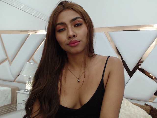 Ringhäälingupildid NinaStrong