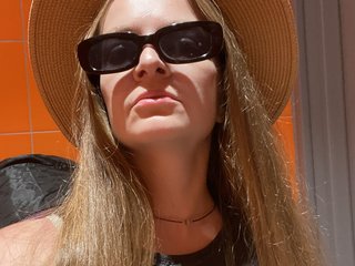 Erootiline videovestlus KiraMaxi
