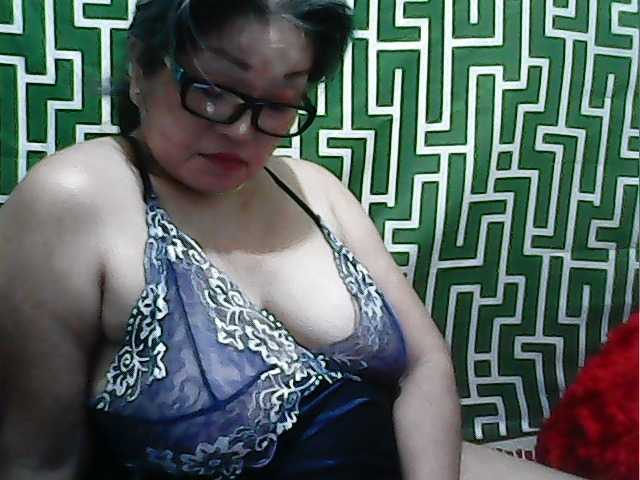Fotod Applepie69 hello welcome to my room please help me token boobs 20 plus pussy 30 ass 40 nakec 50 show play pussy 100