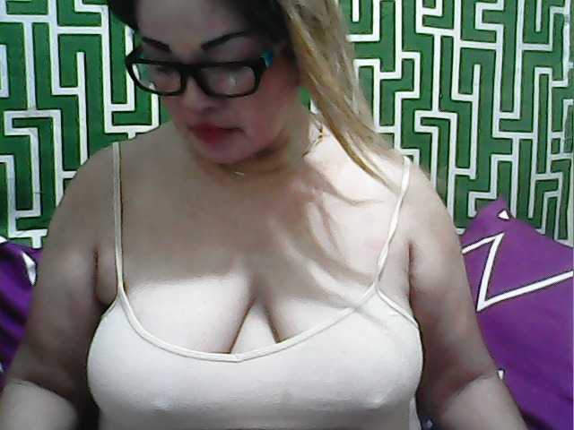 Fotod Applepie69 hello welcome to my room please help me token boobs 20 plus pussy 30 ass 40 nakec 50 show play pussy 100