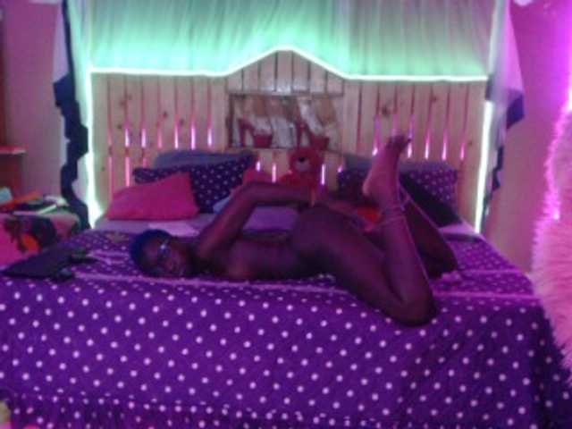 Fotod Okoye19 hey guys welcome to my room, dnt forget to add me as friend and request with a tip