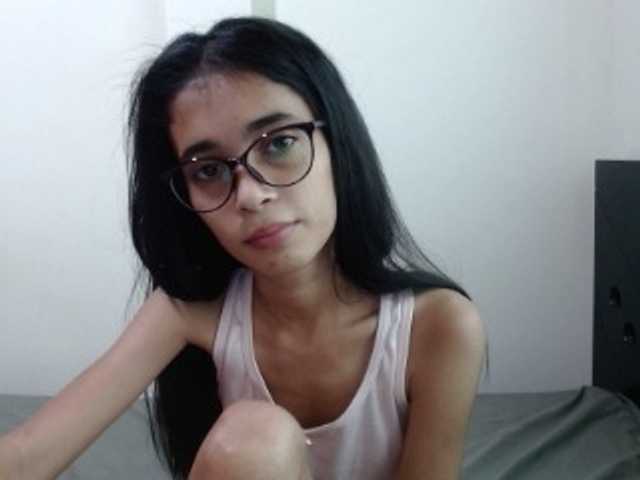 Fotod petit-linda18 Shhhh. Im not alone. I have to be quiet but let's have quiet fun together. #18 #young #smalltits #skinny #tits