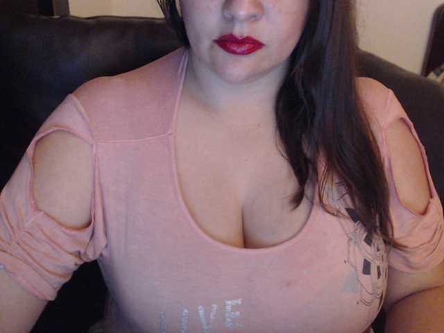 Fotod MiladyEmma hello guys I'm new and I want to have fun He shoots 20 chips and you will have a surprise #bbw #mature #bigtits #cum #squirt