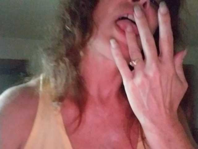 Fotod Reign327 Can you become my King? I'm back Tits taint and tools ❤❤Keep the register ringing and the party doesn't end ????