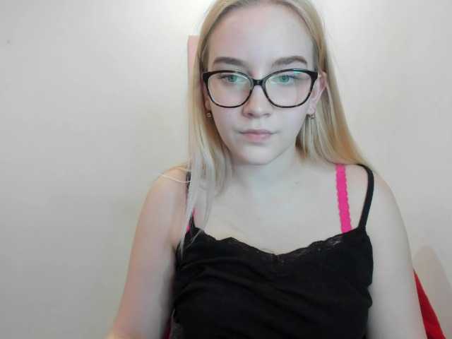 Fotod rikkisix69 Hi guys :) My name is Rikki, my biggest strengths are my #bigtits, and #ass. Im still #teen, and #new here, and very #shy too. ;)