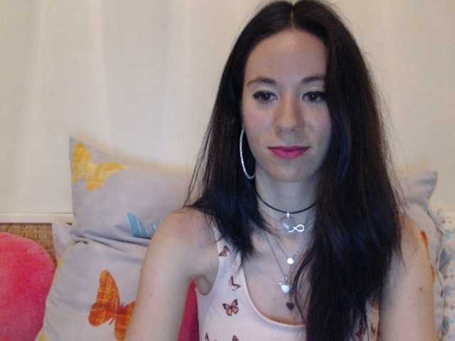 Fotod Roselyn12 Hello to all ... welcome you ;-) ...100 tokens - Striptease , 150 tokens - Anal jewel , 200 tokens - big dildo in my pussy