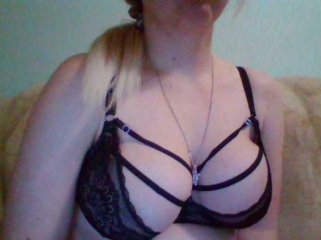 Fotod Samiliya23 «Tip me 50 if you think that l am cute. l'll rate your cock for 30 .»