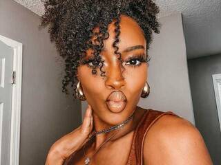 Erootiline videovestlus Sarah-Sweets