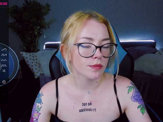 Fotod Sedwunder @remain before stripshow lovense from 2 tk | tits 48 | blowjob 142 | striptease 148 | dildo in pussy 389