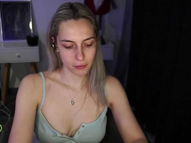 Fotod sensualTrixie Make my pussy wet, Lush is ON! Tip 23 for Ultra High vibes 3 sec. -Top off- [none] remaining tokens