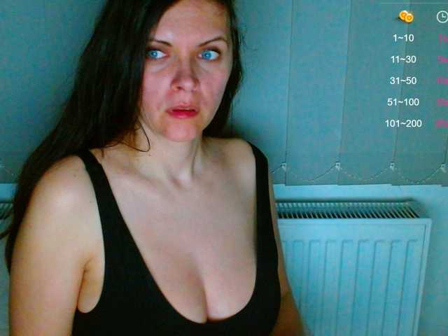 Fotod SexQueen1 Buzz my pussy, make it wet! PVT #brunette #mistress #goddess #findom #femdom #bigboobs