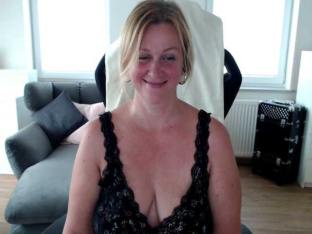 Ringhäälingupildid Sexy-Leni