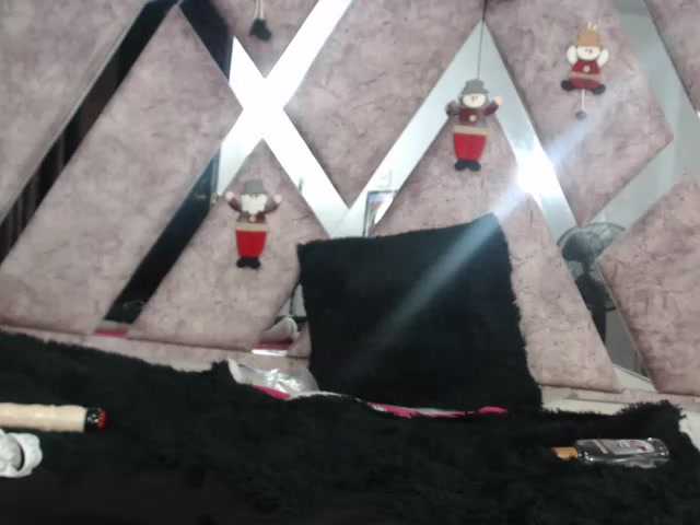 Ringhäälingupildid ShantalWhite