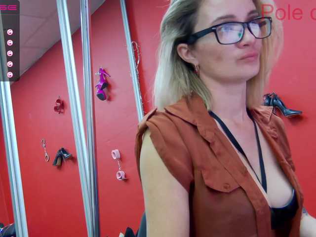 Fotod Simonacam2cam I'm glad to welcome you dear! The best compliment from you is tokens) I will also pamper you with naked tits for 100 tons, ass-50, legs-30. I will turn on your camera for 40 tons, I will play pranks in private or in a group and show you what it is buzz