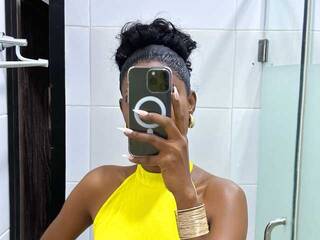 Erootiline videovestlus skinnycee