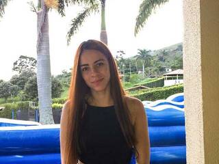 Erootiline videovestlus sofhiarose