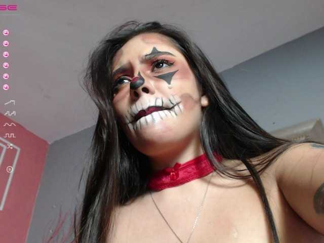Fotod sophiefox HI guys welcome to my world , im new model in here complette my first goal and enjoy with me #colombiana #latina #18 #brunette #longhair #curvy #sexy #lovense