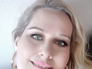 Erootiline videovestlus SquirtyMaya