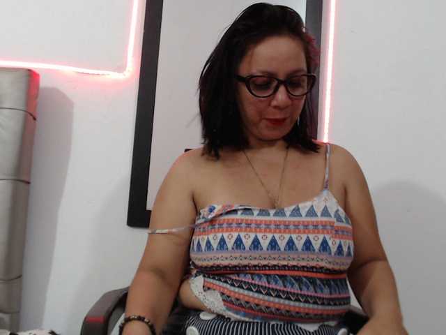 Fotod Stefanycrazy lush,dommi2 tits(50) pussy(60) ass(70) :naked(100) :squirt(200) ) anal (250) :cum (pvt)