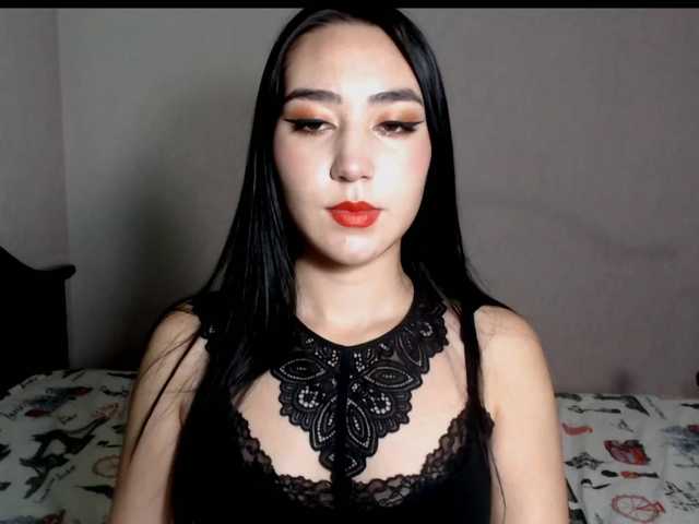 Fotod SuziLyona Hello, my name is Suzi. It's my second week here and waiting to found new friends and get new experience. Let's improve this show together.I work dance teacher.i make charity stream i love animal and we can Help together all Money today i spent