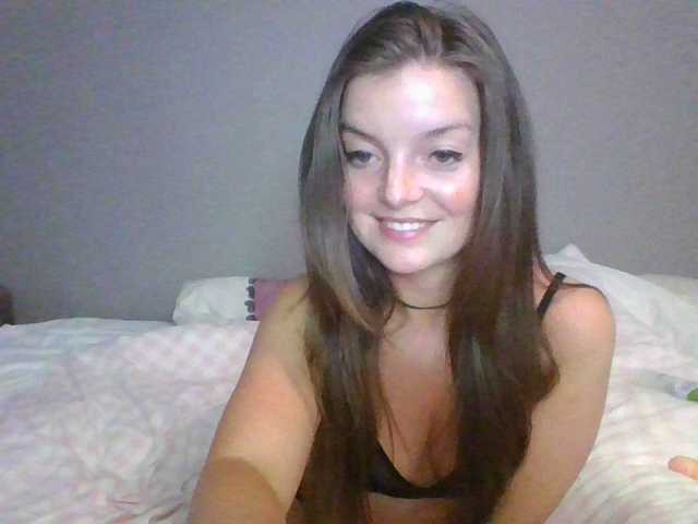 Fotod sweetlizzy Lovense in pussy, starts from 2 tokens