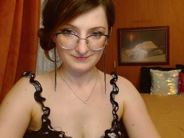 Fotod tastyAriel Sweet and yet dang naughty ;) #innocentface #sweet #petite #glasses #fetish #natural #domina #teaser #cfmn #joi #cei #cbt #sph